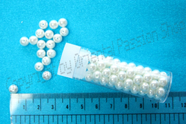 Beads approx. 5 mm, white